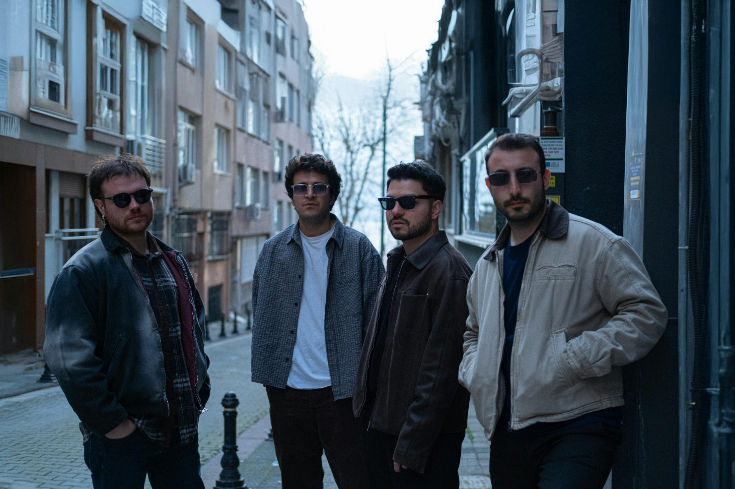 What Is the Best Jacket to Wear with Jeans for Men in UK?